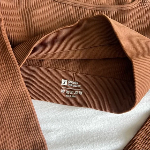 Amazon Workout Set - Picture 3 of 5